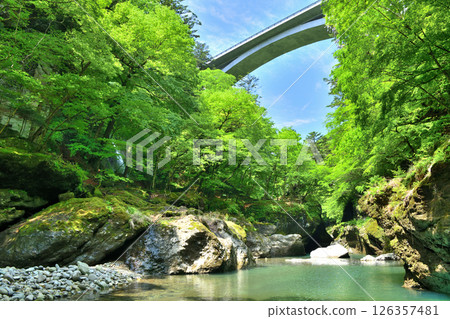 Tochigi Prefecture, Nasushiobara City, Tsuruharu Bridge and Hoki River over Shiobara Valley 126357481