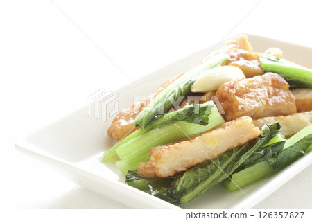 Braised deep-fried tofu and komatsuna 126357827
