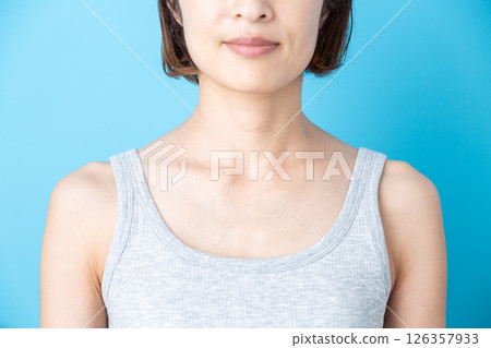中年女性護膚形象 中年女性護膚形象 126357933