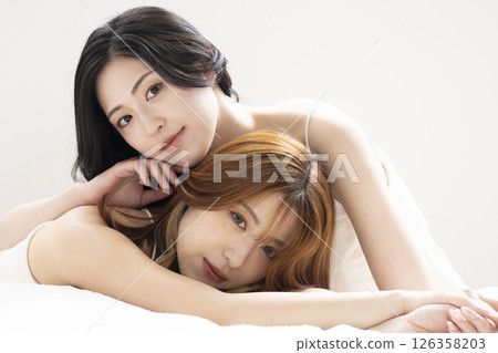 Beauty image: Beautiful woman 126358203