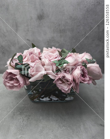 Delicate pink roses forming a bridal bouquet in a glass vase wallpaper background copy space Delicate pink roses forming a bridal bouquet in a glass vase wallpaper background copy space 126358558