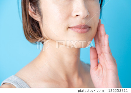 Middle women skin care image Middle women skin care image 126358811