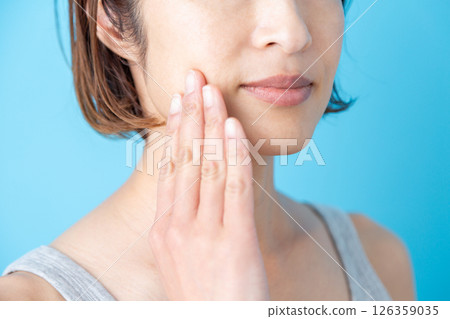 Middle women skin care image 126359035