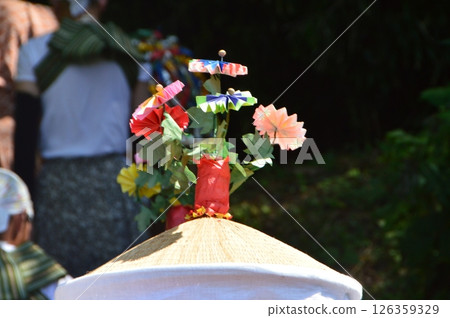 花帽裝飾(佐渡島、新潟縣佐渡市) 花帽裝飾(佐渡島、新潟縣佐渡市) 126359329