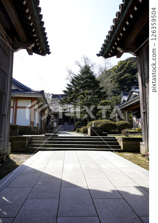 The grounds of Honganji Yoshizaki Betsuin (Yoshizaki Gobo) The grounds of Honganji Yoshizaki Betsuin (Yoshizaki Gobo) 126359504