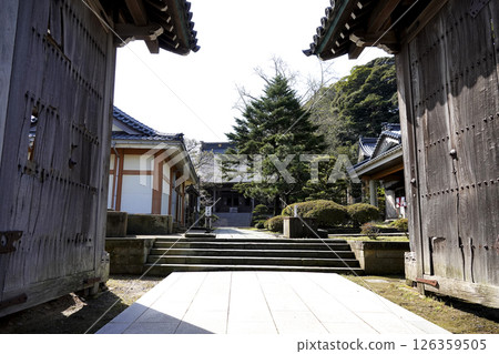 The grounds of Honganji Yoshizaki Betsuin (Yoshizaki Gobo) 126359505