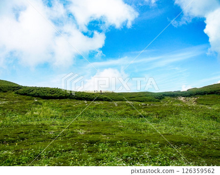 The boundary between the summer sky and the plateau 126359562