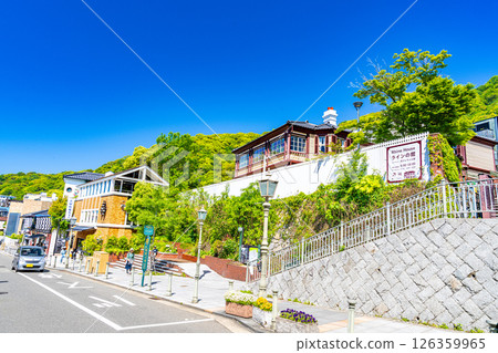 [Important Preservation District for Groups of Traditional Buildings] Kitano-cho Yamamoto-dori, Kitano-dori and Rhine Houses in early summer 2, Chuo-ku, Kobe City, Hyogo Prefecture 126359965