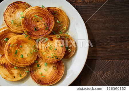 日式炒洋蔥片 126360162