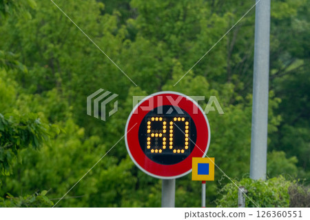 數位速度標誌 126360551