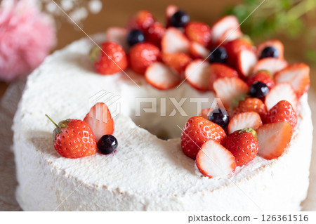 草莓雪紡蛋糕 126361516