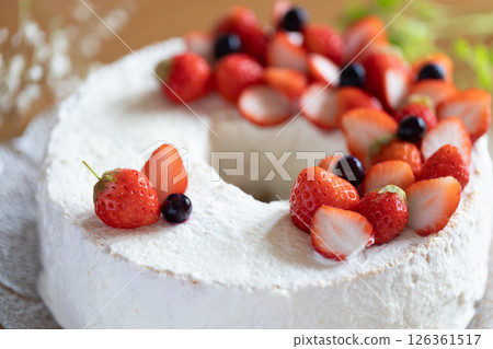 草莓雪紡蛋糕 126361517