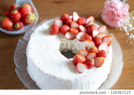 草莓雪紡蛋糕 126361525
