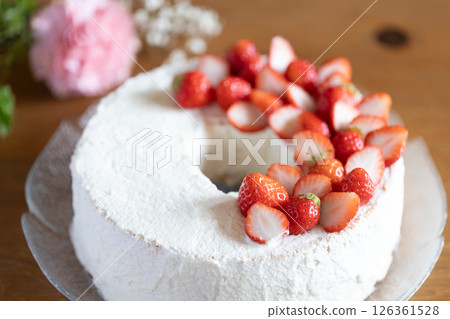 草莓雪紡蛋糕 126361528