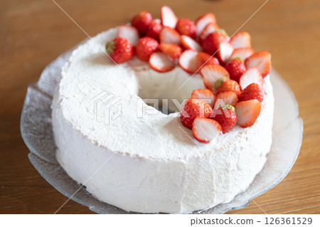 草莓雪紡蛋糕 126361529