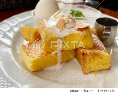 法式吐司佐奶油 126362519