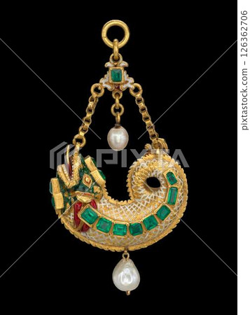 Late 16th Early 17th Century Spanish Dragon Pendant with Emeralds Late 16th Early 17th Century Spanish Dragon Pendant with Emeralds 126362706