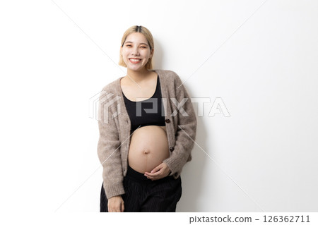 Pregnant woman 126362711