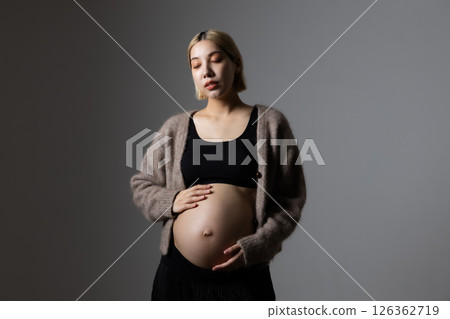 Pregnant woman 126362719