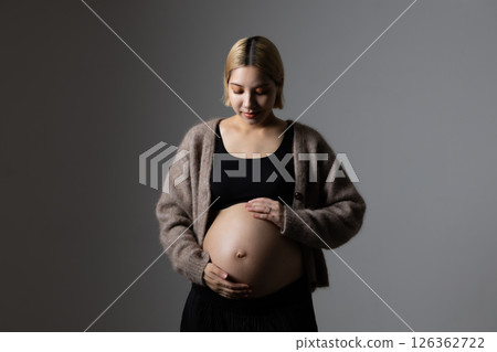 Pregnant woman Pregnant woman 126362722