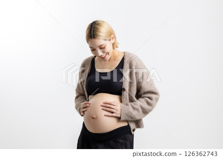 Pregnant woman 126362743