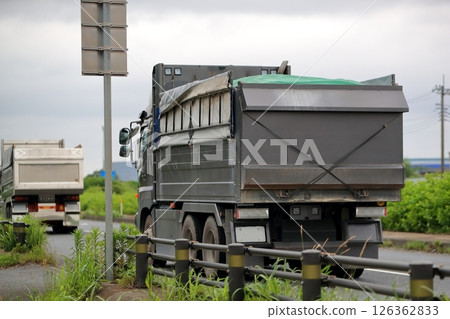 Dump truck 126362833