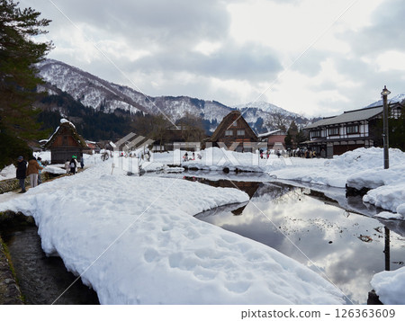Snow scenery at the winter tourist attraction, Shirakawa-go Gassho Village Snow scenery at the winter tourist attraction, Shirakawa-go Gassho Village 126363609