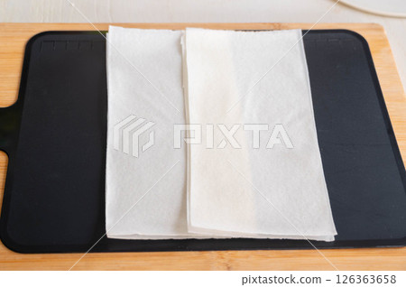 切開春捲皮 126363658