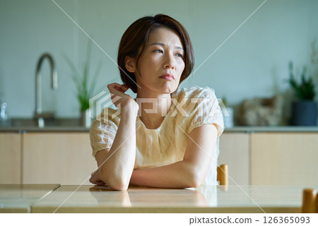Middle-aged women feeling tired 126365093