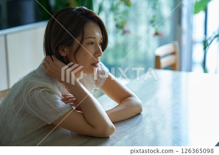 Middle-aged women feeling tired Middle-aged women feeling tired 126365098