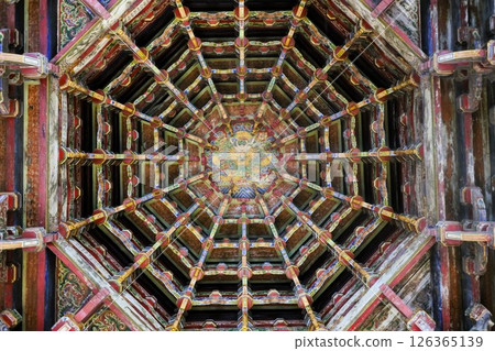 台灣鹿港龍山寺的八卦天花板 台灣鹿港龍山寺的八卦天花板 126365139