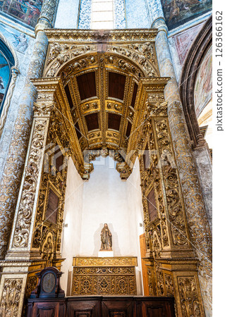 The Charola of the Convent of Christ, magnificent Knights Templar architecture at Tomar in Portugal 126366162