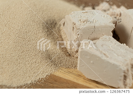 Comparison of Fresh Wet Yeast and Granular Dry Active Yeast. Comparison of Fresh Wet Yeast and Granular Dry Active Yeast. 126367475