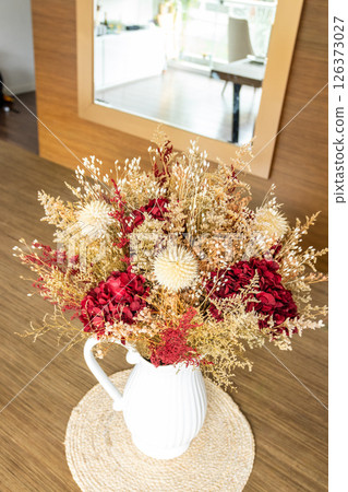 Beautiful dehydrated flower arrangement 126373027