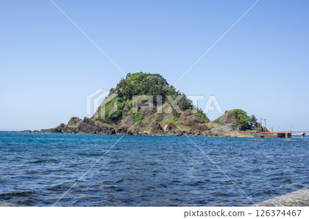 Hakusan Island floating in the sea Hakusan Island floating in the sea 126374467