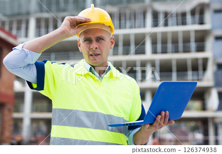 Builder talking about work at the laptop 126374938