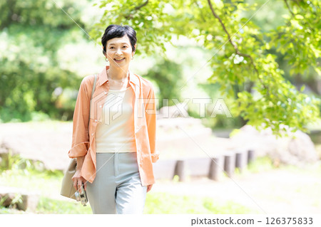 Senior woman travel camera Senior woman travel camera 126375833