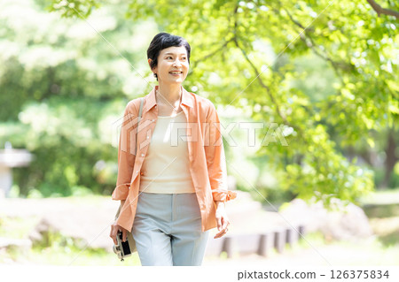 Senior woman travel camera Senior woman travel camera 126375834