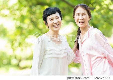高級女性熱鬧 126375845