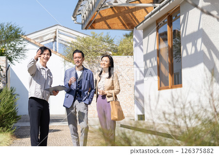 A businessman and a senior couple having a meeting about renovation 126375882