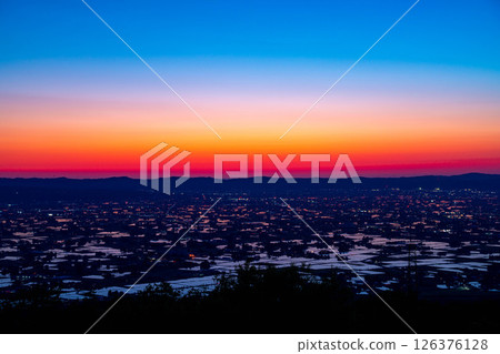【初夏絕美風景】礪波平原的夕陽、散落的村落、稻田的倒影、初夏的夢幻時刻【富山縣】 【初夏絕美風景】礪波平原的夕陽、散落的村落、稻田的倒影、初夏的夢幻時刻【富山縣】 126376128