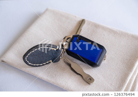 Replacing the key holder Replacing the key holder 126376494