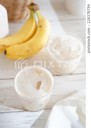 Banana juice 126376784
