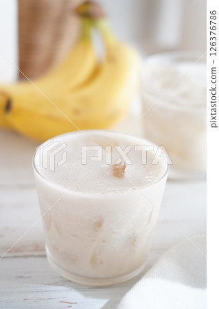 Banana juice 126376786