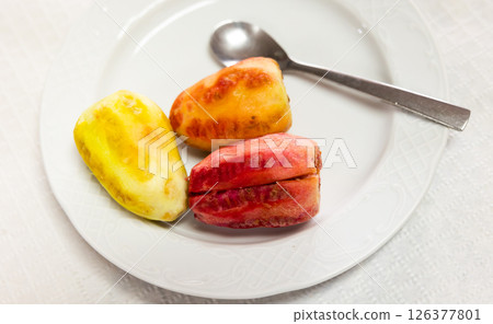 Peeled prickly pears (opuntia) ready to eat 126377801