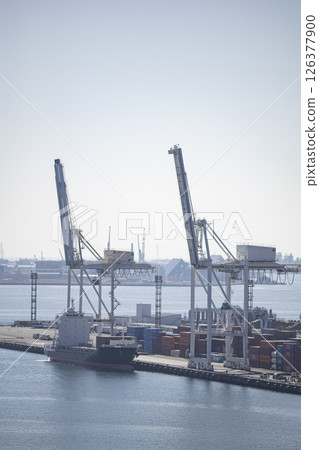 靜岡縣清水港的龍門起重機 靜岡縣清水港的龍門起重機 126377900