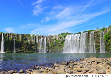 Harajiri Falls in early summer (Bungo-Ono City) 126379253