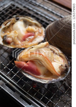 Grilled surf clams in butter and soy sauce (2) 126379903