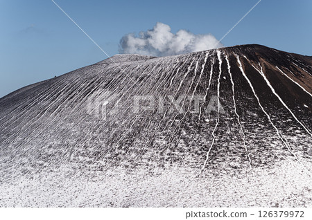 Mount Asama: Snowy mountain scenery 126379972