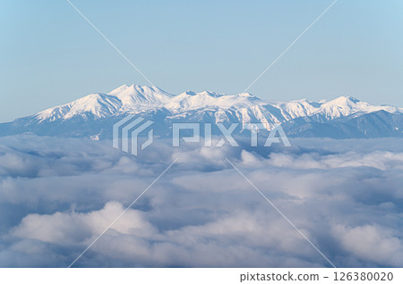 多雪的山風景 126380020